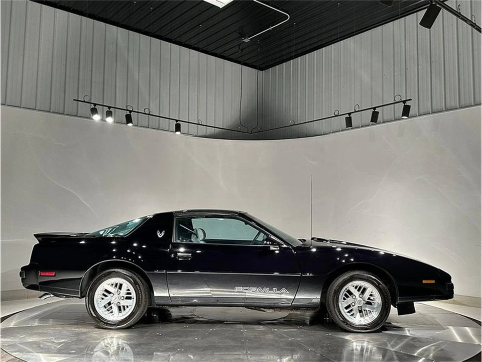 1989 Pontiac Firebird 3rd Gen - Image 4 of 31