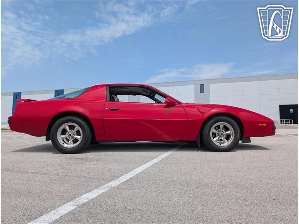 1989 Pontiac Firebird 3rd Gen - Image 18 of 31