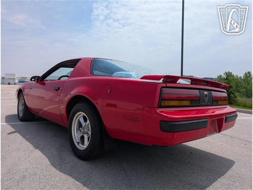 1989 Pontiac Firebird 3rd Gen - Image 8 of 31