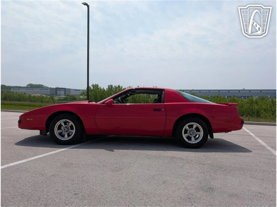 1989 Pontiac Firebird 3rd Gen - Image 5 of 31