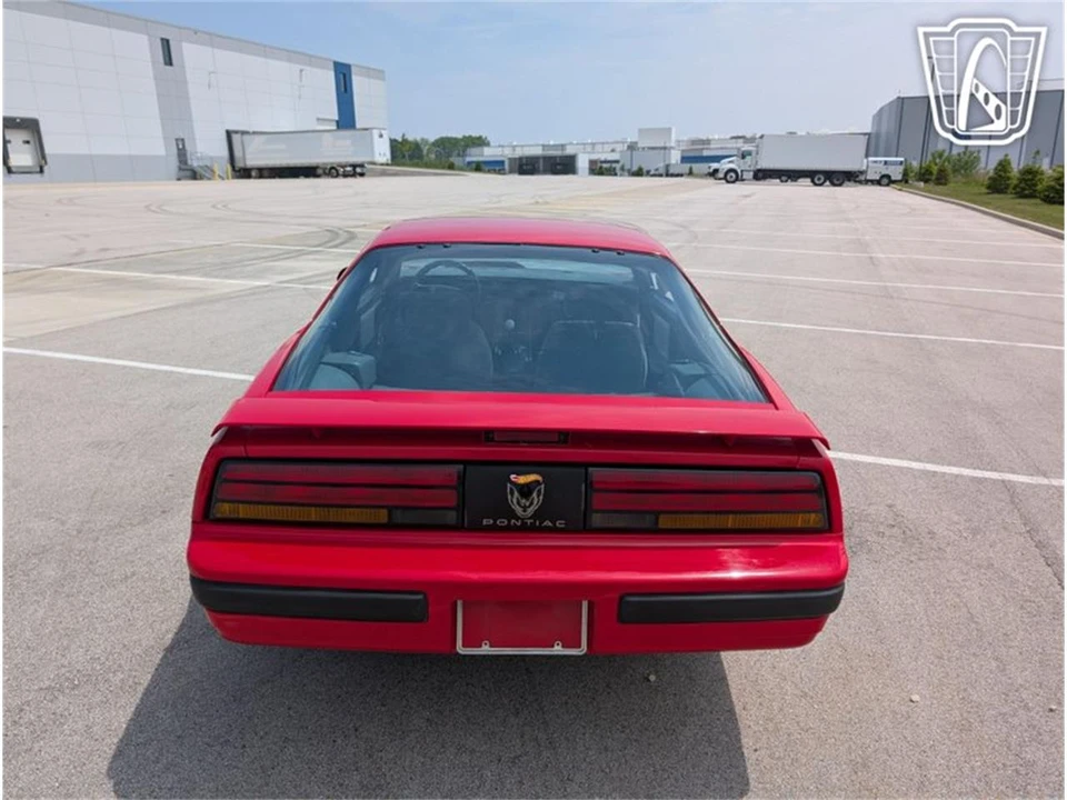 1989 Pontiac Firebird 3rd Gen - Image 10 of 31