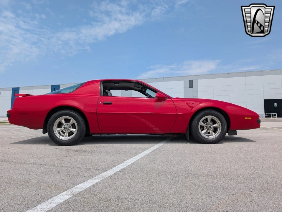 1989 Pontiac Firebird 3rd Gen - Image 8 of 12