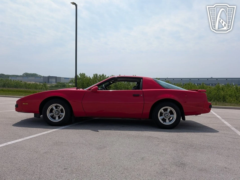 1989 Pontiac Firebird 3rd Gen - Image 6 of 12