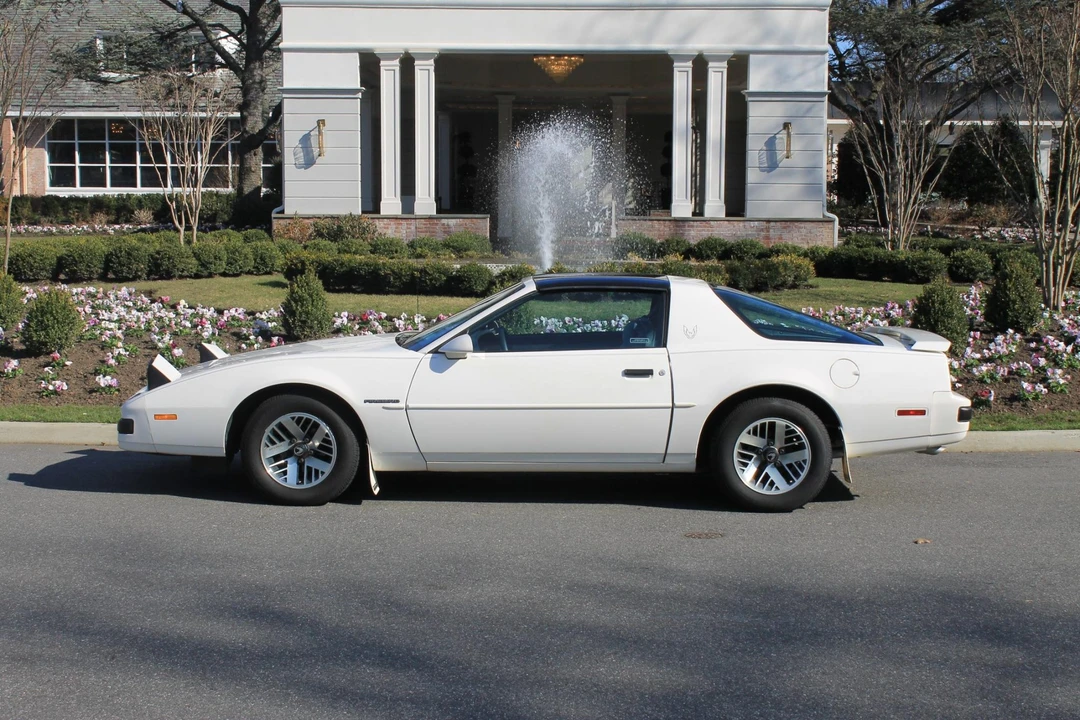 1989 Pontiac Firebird 3rd Gen - Image 9 of 31