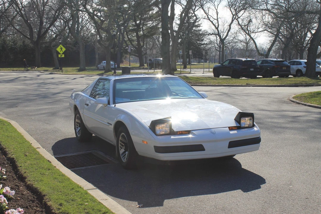 1989 Pontiac Firebird 3rd Gen - Image 5 of 31