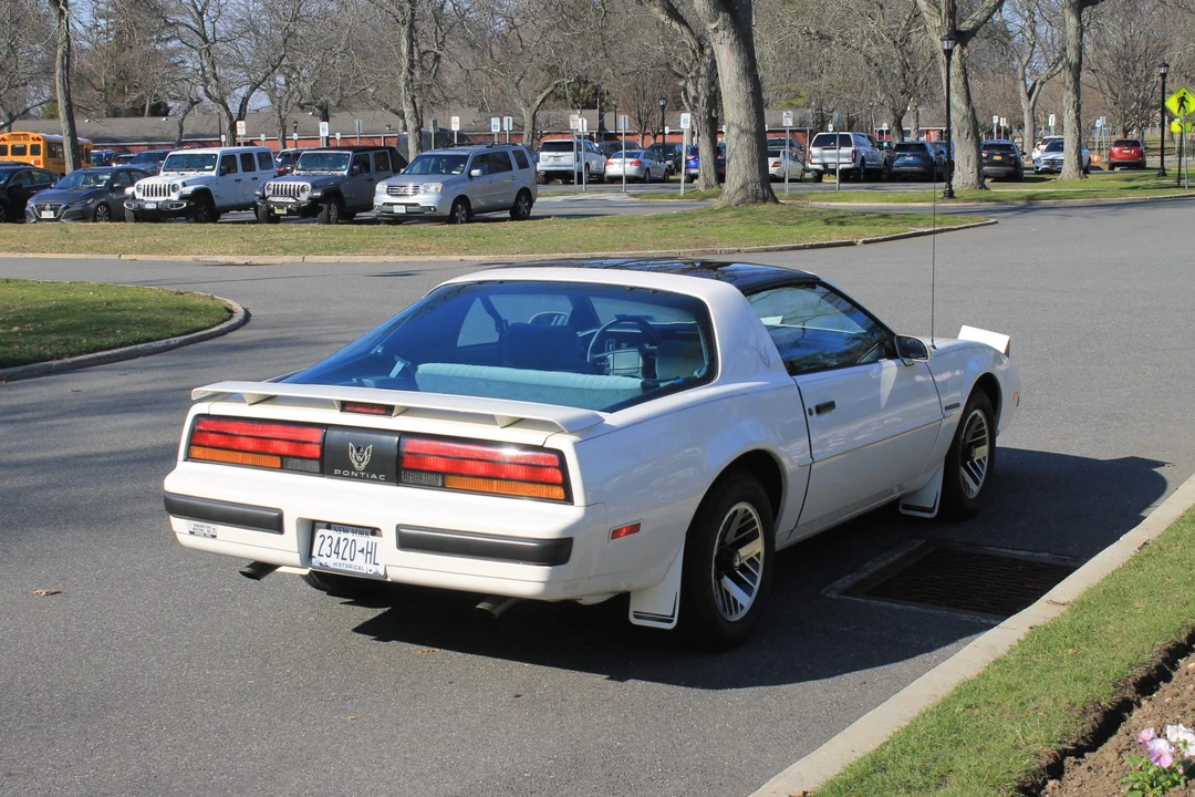 1989 Pontiac Firebird 3rd Gen - Image 6 of 31