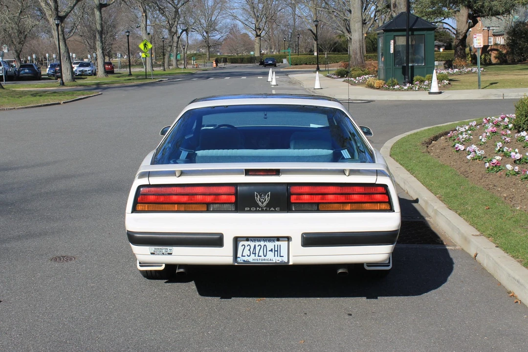 1989 Pontiac Firebird 3rd Gen - Image 7 of 31
