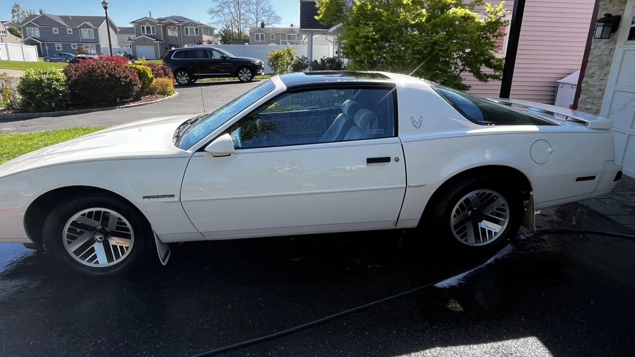1989 Pontiac Firebird 3rd Gen - Image 10 of 31