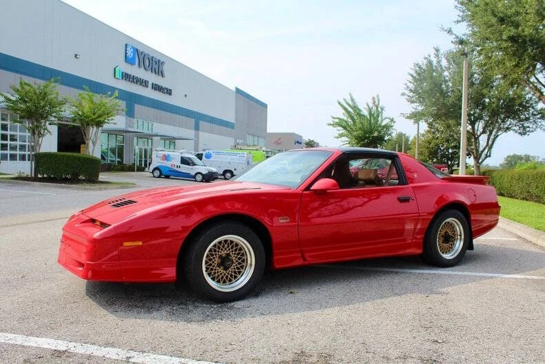 1989 Pontiac Firebird 3rd Gen - Image 8 of 31