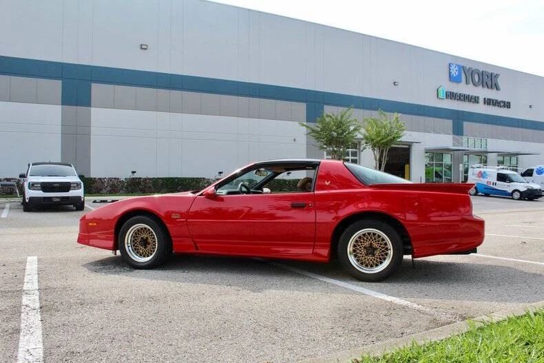 1989 Pontiac Firebird 3rd Gen - Image 10 of 31