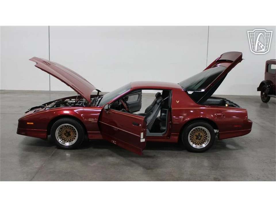 1989 Pontiac Firebird 3rd Gen - Image 28 of 31