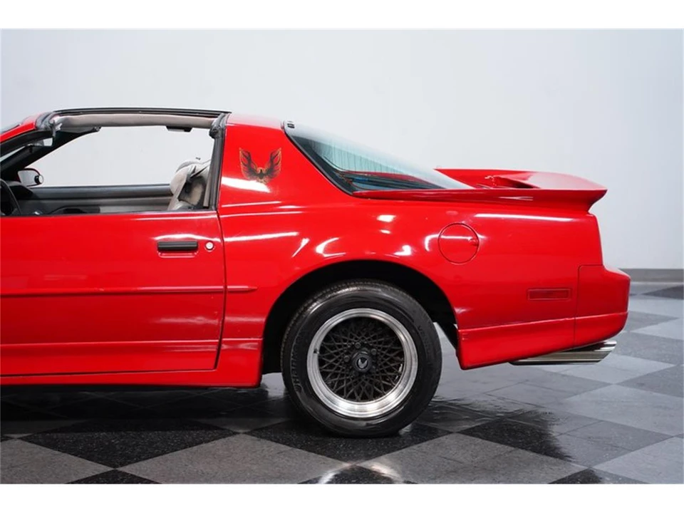 1989 Pontiac Firebird 3rd Gen - Image 20 of 31