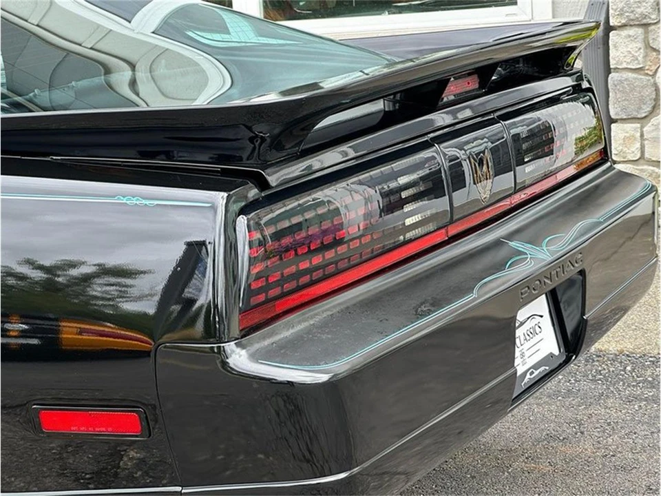 1989 Pontiac Firebird 3rd Gen - Image 9 of 31