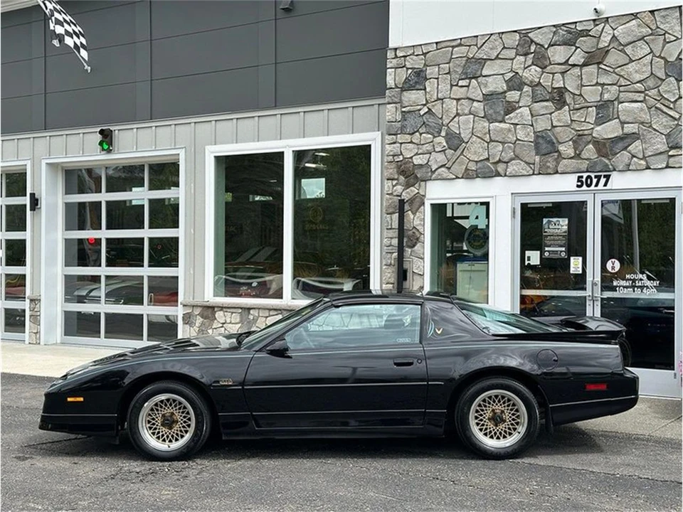 1989 Pontiac Firebird 3rd Gen - Image 5 of 31