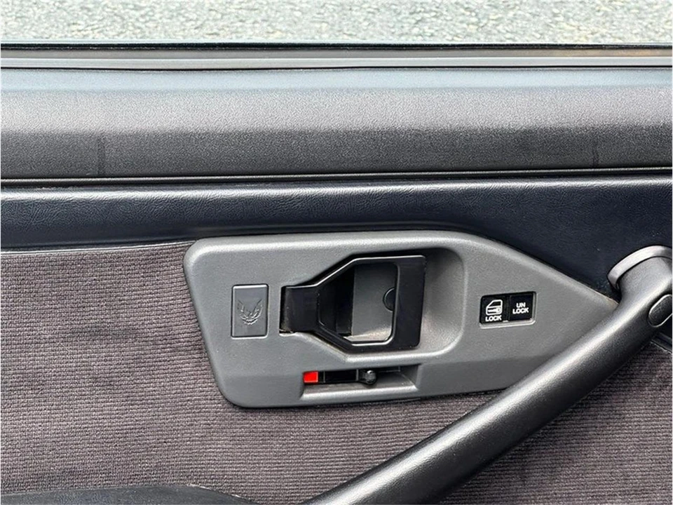 1989 Pontiac Firebird 3rd Gen - Image 16 of 31