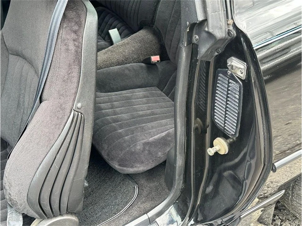 1989 Pontiac Firebird 3rd Gen - Image 19 of 31