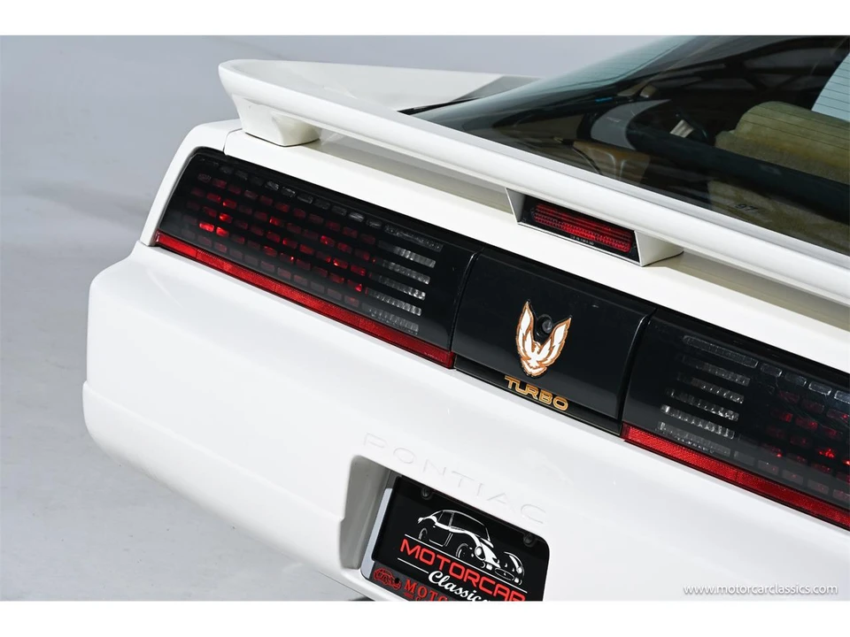 1989 Pontiac Firebird 3rd Gen - Image 21 of 31