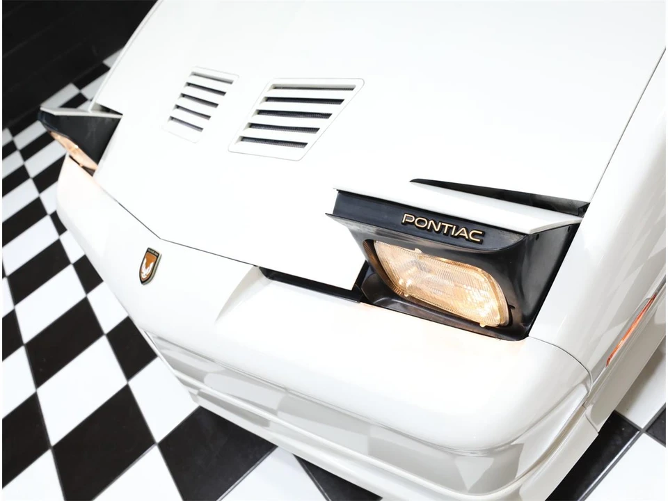 1989 Pontiac Firebird 3rd Gen - Image 15 of 31