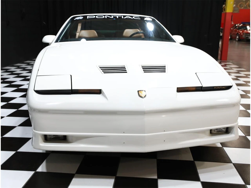 1989 Pontiac Firebird 3rd Gen - Image 16 of 31