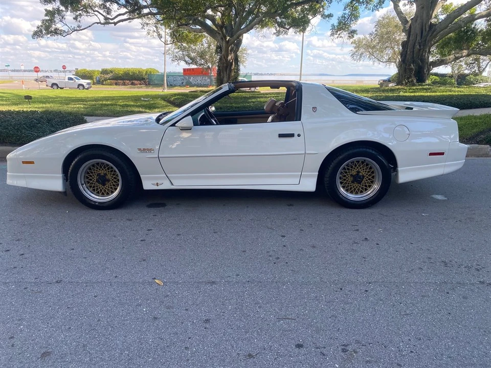 1989 Pontiac Firebird Trans Am 3rd Gen - Image 11 of 31