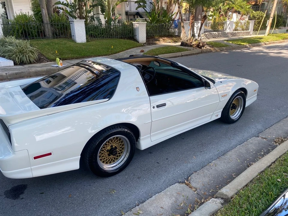 1989 Pontiac Firebird Trans Am 3rd Gen - Image 10 of 31
