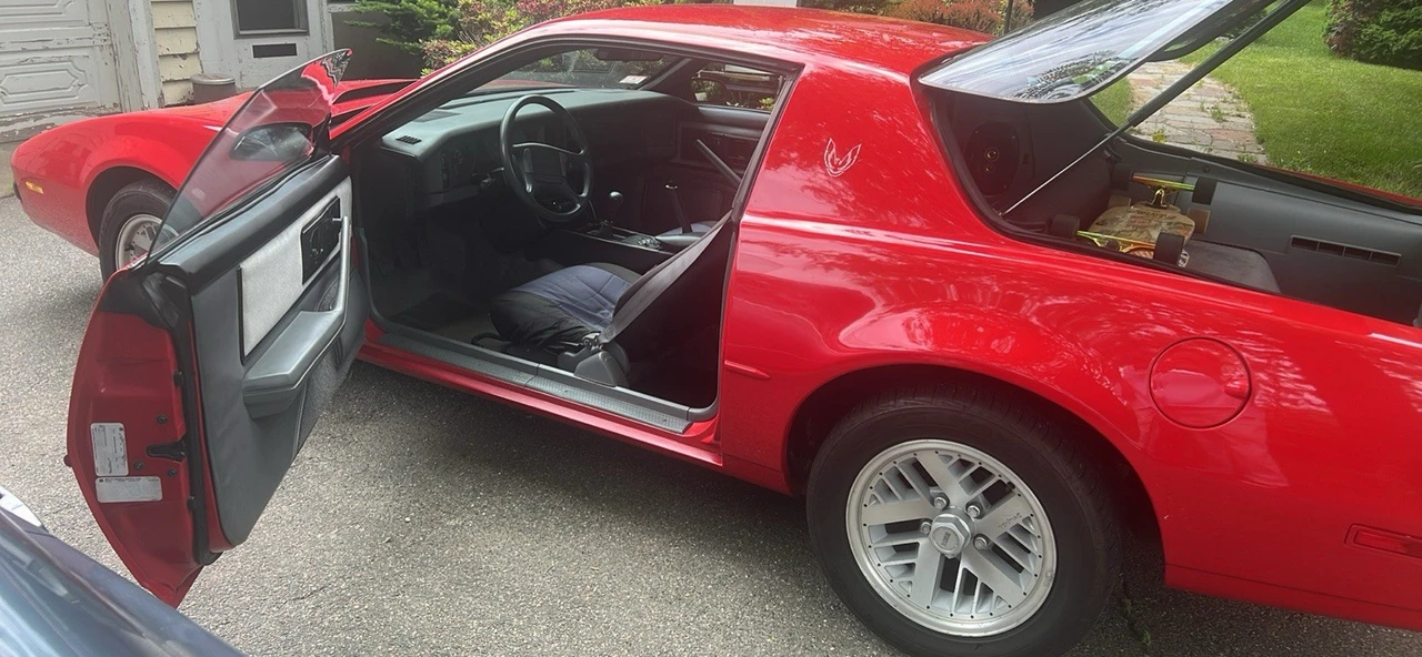 1989 Pontiac Firebird 3rd Gen - Image 2 of 6