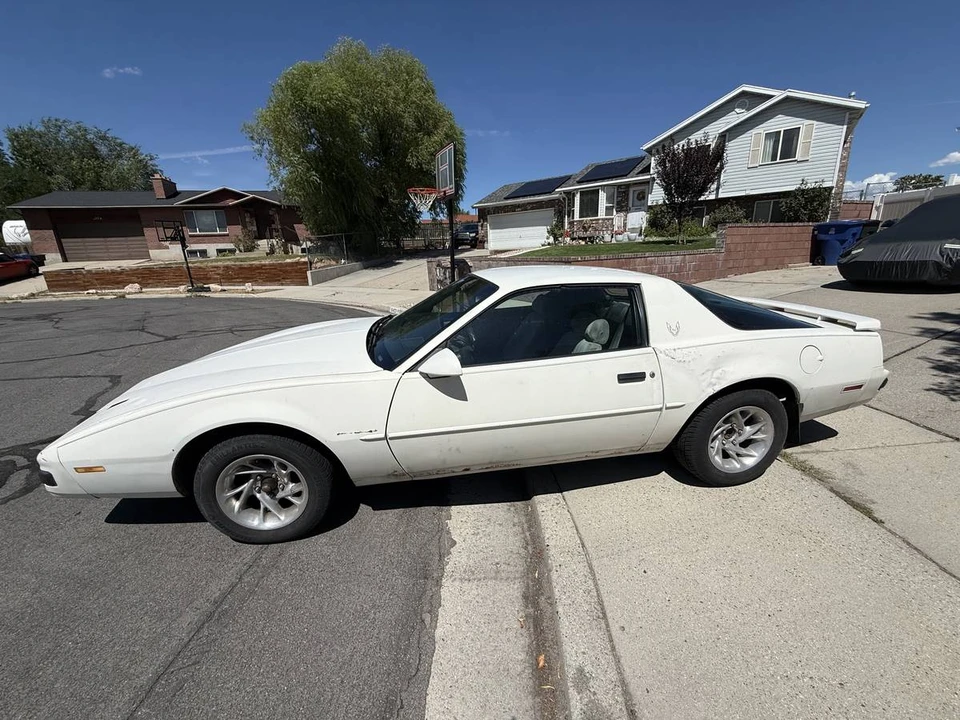 1989 Pontiac Firebird 3rd Gen - Image 8 of 24