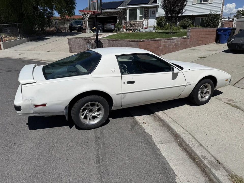 1989 Pontiac Firebird 3rd Gen - Image 13 of 24