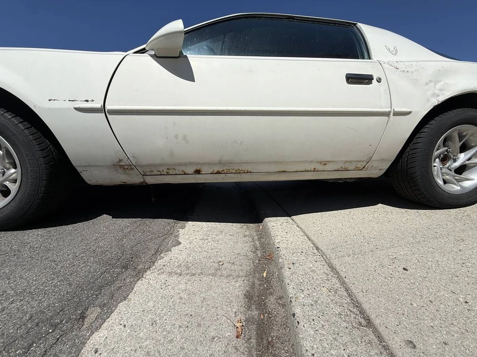 1989 Pontiac Firebird 3rd Gen - Image 10 of 24