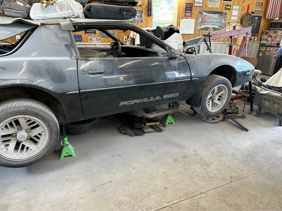 1989 Pontiac Firebird Formula 3rd Gen - Image 2 of 9