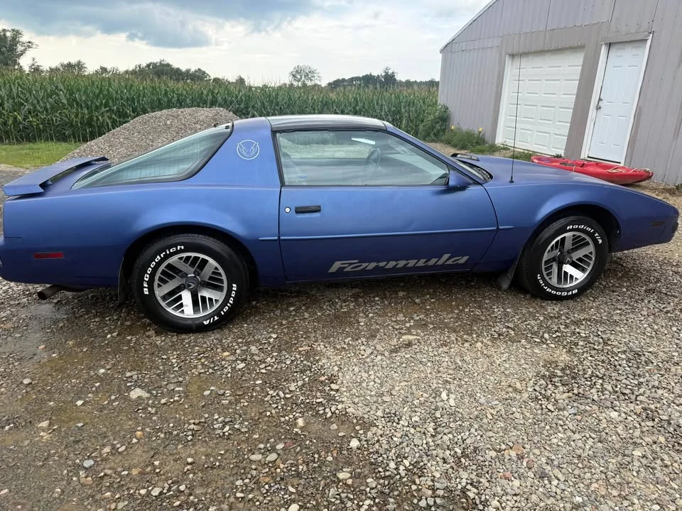 1989 Pontiac Firebird Formula 3rd Gen - Image 2 of 8