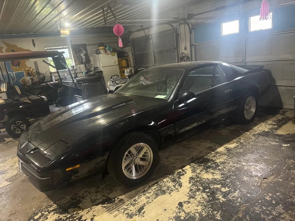 1989 Pontiac Firebird Formula 3rd Gen - Image 11 of 16