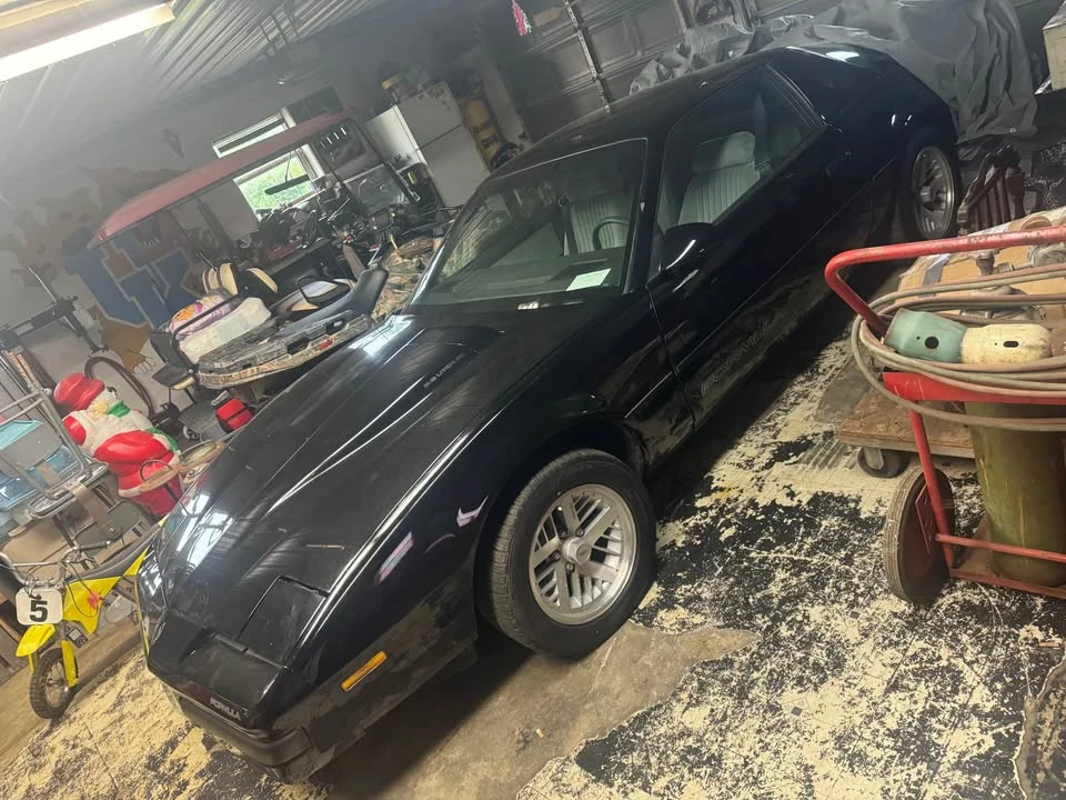 1989 Pontiac Firebird Formula 3rd Gen - Image 15 of 16