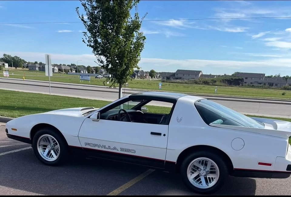 1989 Pontiac Firebird Formula 3rd Gen - Image 10 of 11