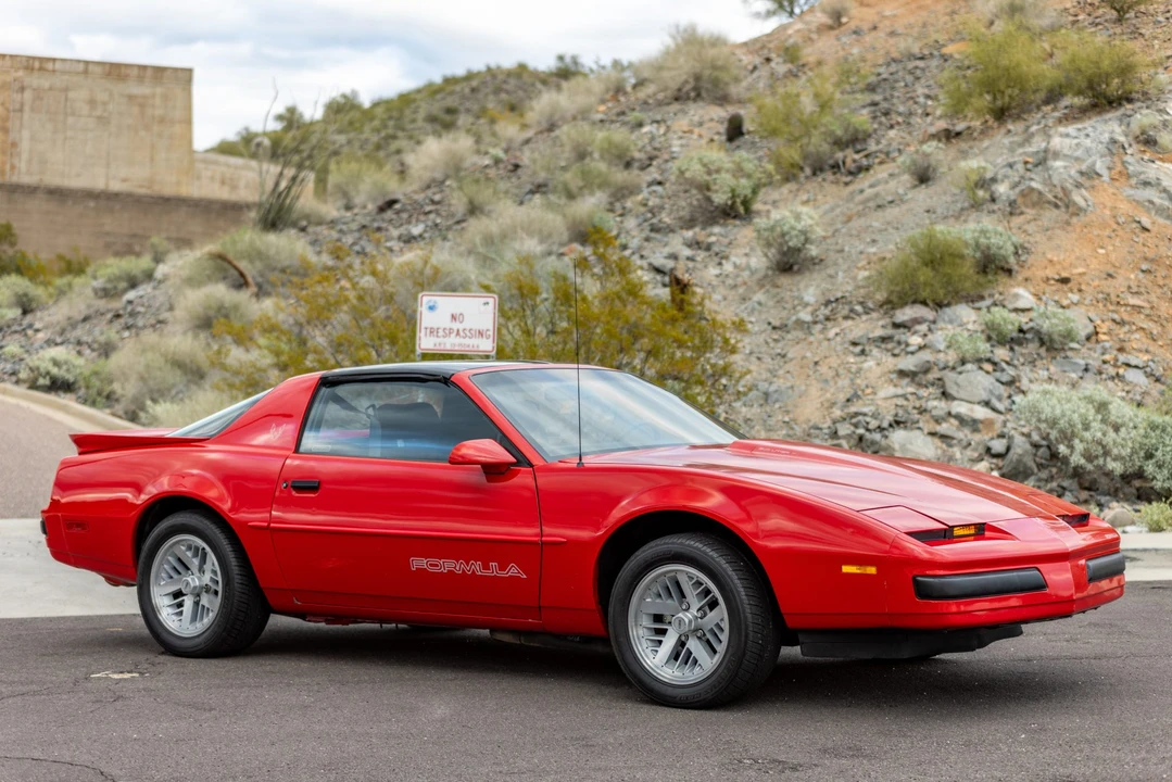 1989 Pontiac Firebird 3rd Gen - Image 8 of 31