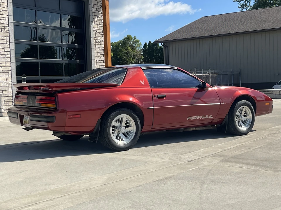1989 Pontiac Firebird Formula 3rd Gen - Image 7 of 31