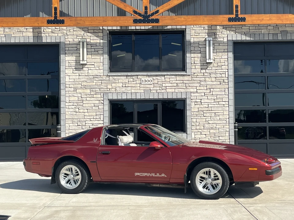 1989 Pontiac Firebird Formula 3rd Gen - Image 12 of 31