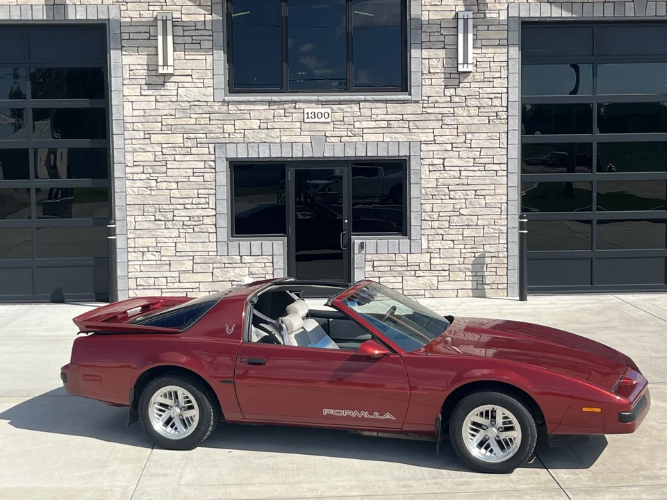 1989 Pontiac Firebird Formula 3rd Gen - Image 8 of 31