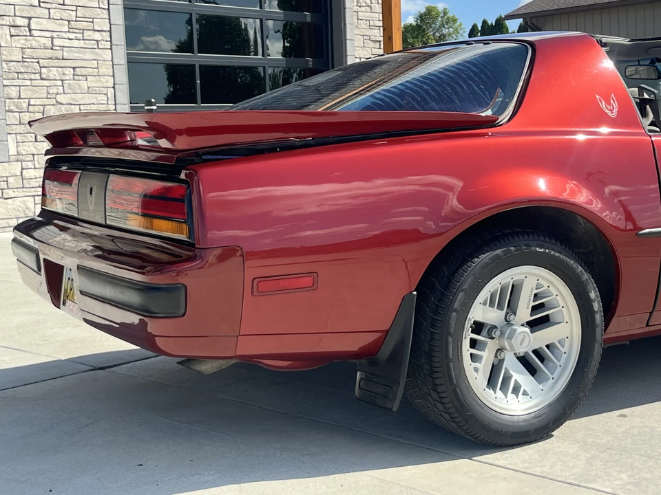 1989 Pontiac Firebird Formula 3rd Gen - Image 17 of 31