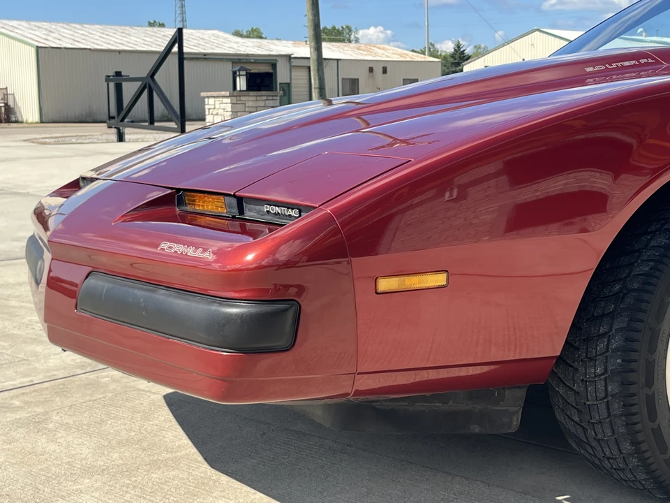 1989 Pontiac Firebird Formula 3rd Gen - Image 19 of 31