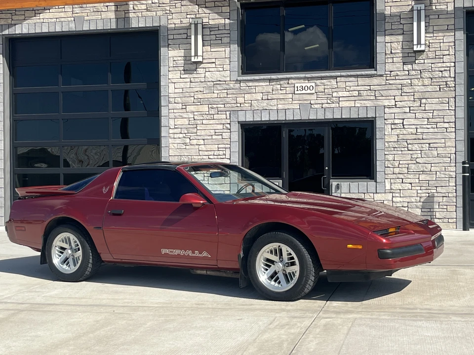 1989 Pontiac Firebird Formula 3rd Gen - Image 15 of 31