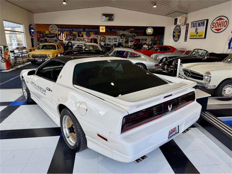 1989 Pontiac Firebird Trans Am 3rd Gen - Image 4 of 31