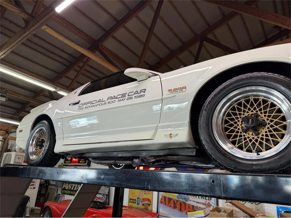 1989 Pontiac Firebird Trans Am 3rd Gen - Image 20 of 31