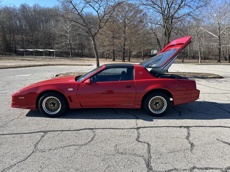 1989 Pontiac Firebird Trans Am 3rd Gen - Image 9 of 31