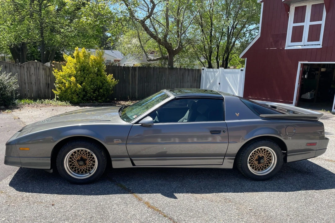 1989 Pontiac Firebird Trans Am 3rd Gen - Image 9 of 31