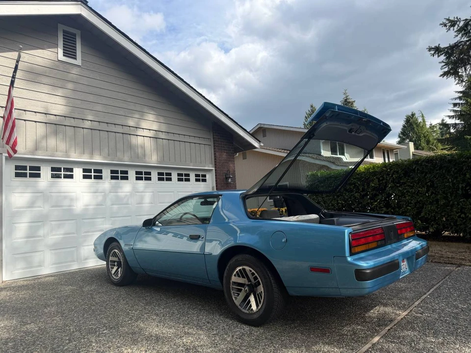 1989 Pontiac Firebird 3rd Gen - Image 8 of 17