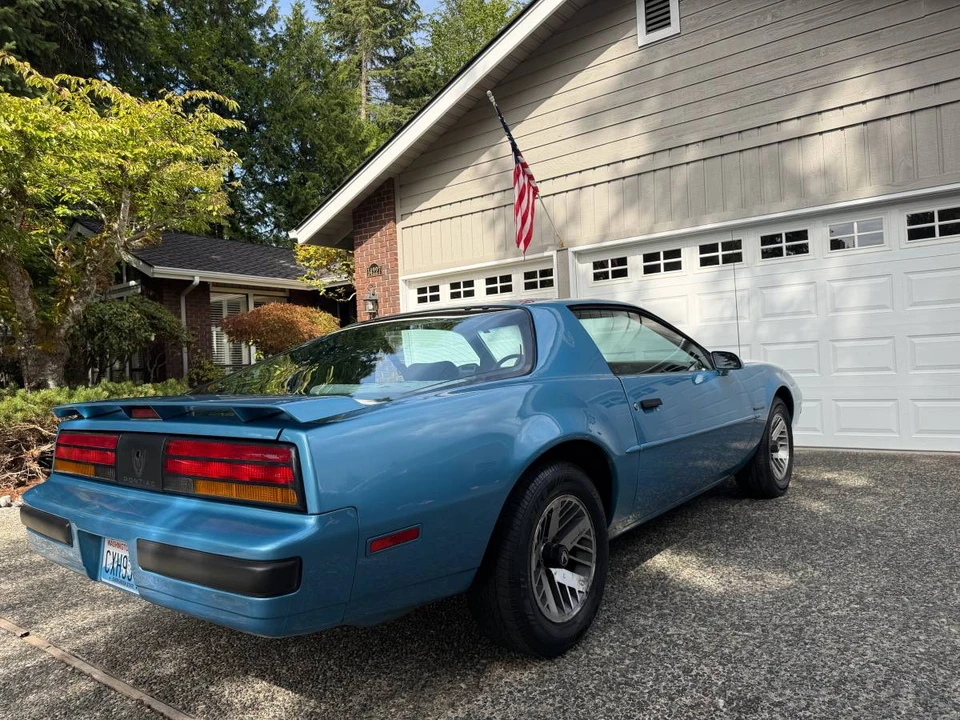 1989 Pontiac Firebird 3rd Gen - Image 5 of 17