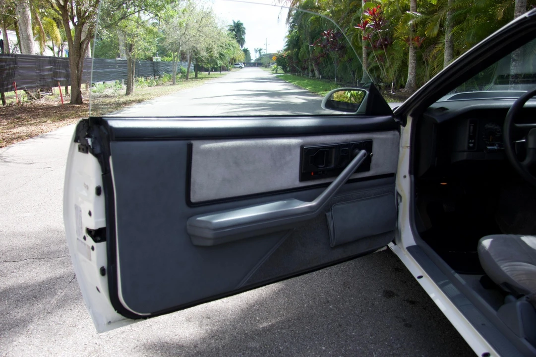 1989 Pontiac Firebird 3rd Gen - Image 6 of 21