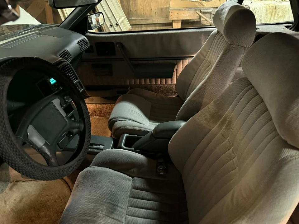 1989 Pontiac Sunbird - Image 15 of 21