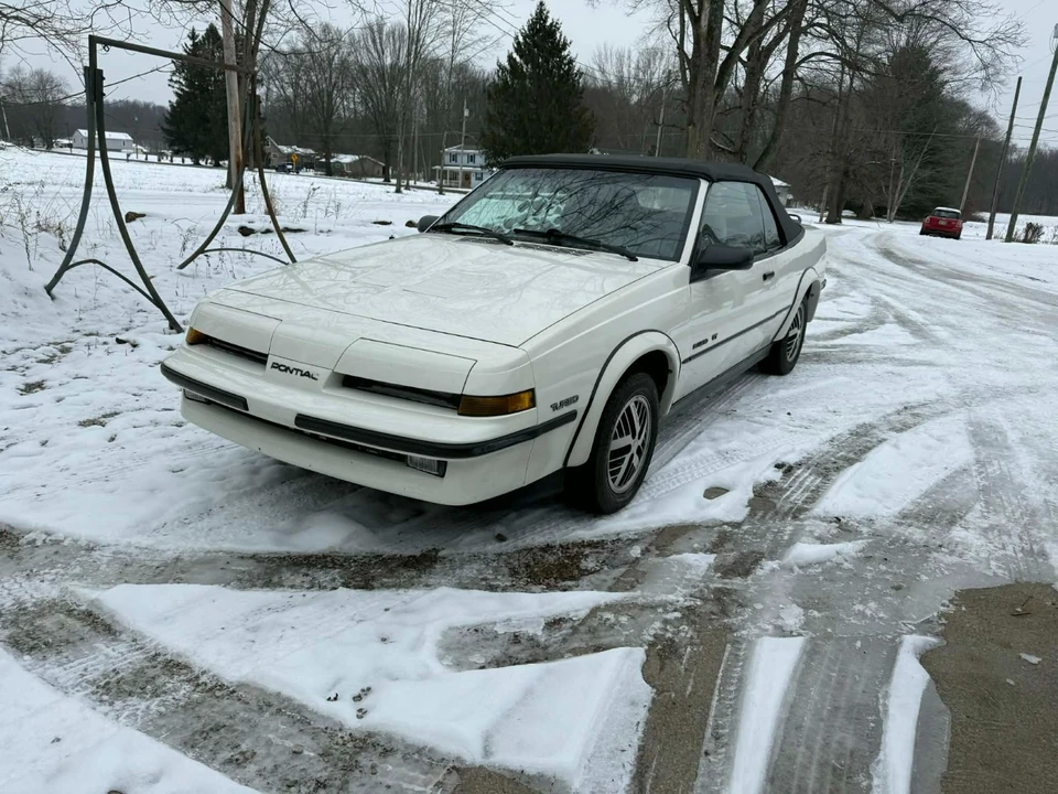 1989 Pontiac Sunbird - Image 3 of 21